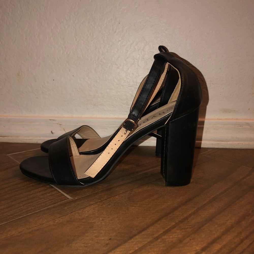 Heels - Picture 4 of 4